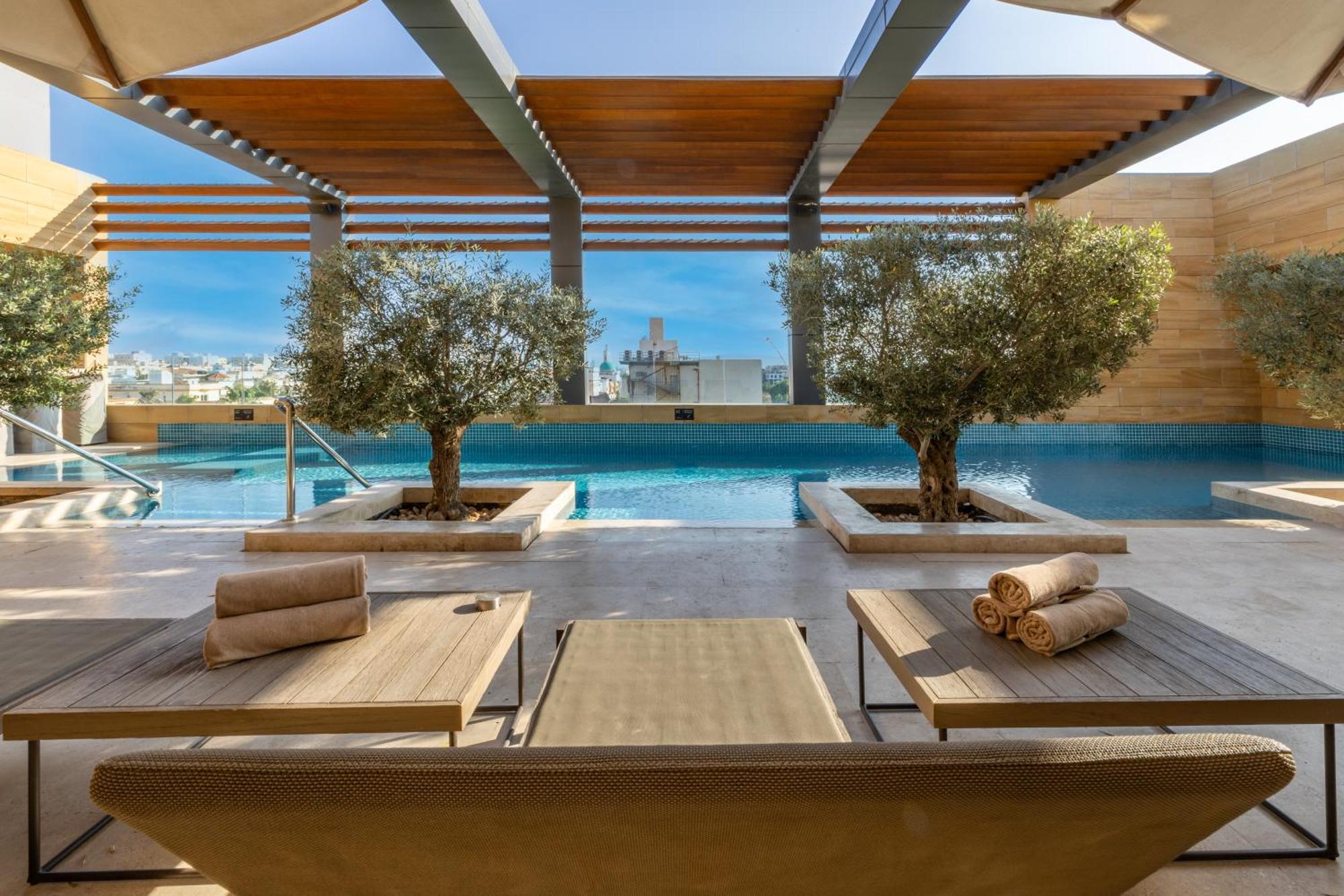 Shirvan Hotel City Yard Jiddah Esterno foto The pool at the hotel