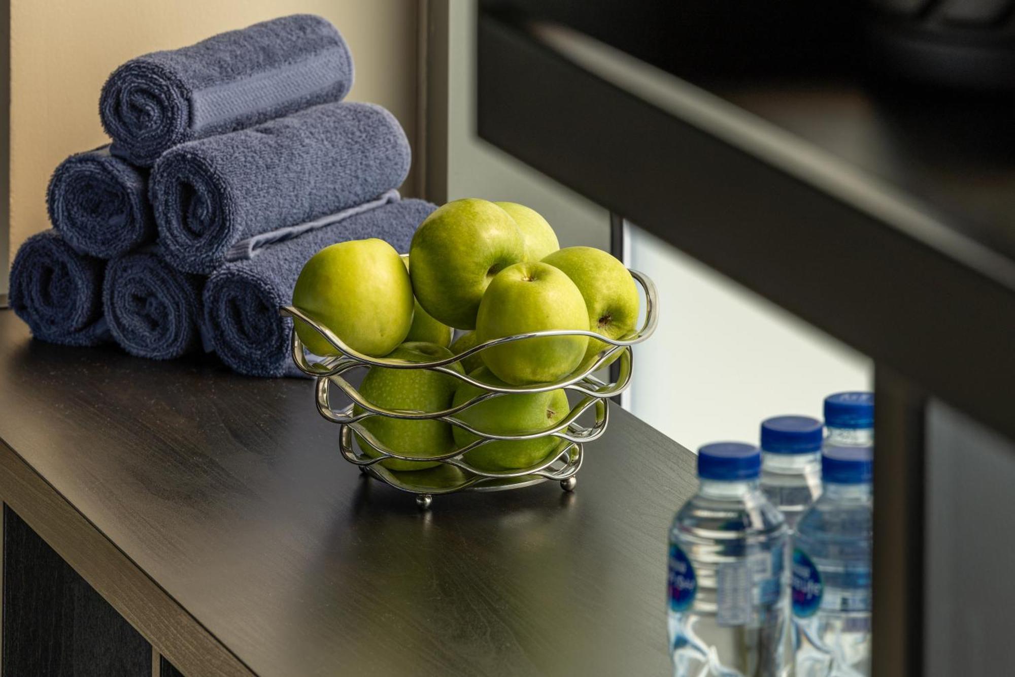 Shirvan Hotel City Yard Jiddah Esterno foto A basket of apples