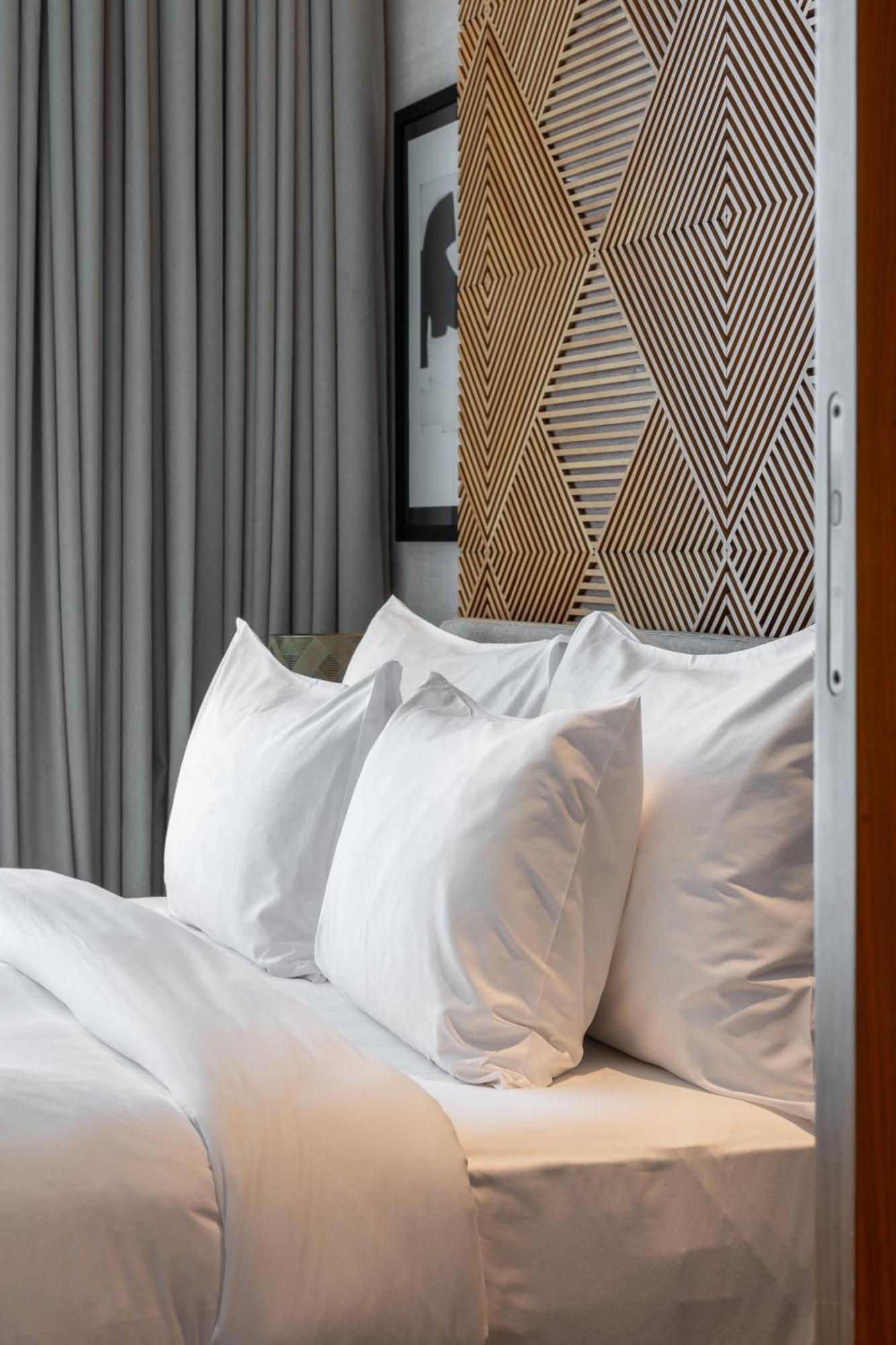 Shirvan Hotel City Yard Jiddah Esterno foto Pillows on a bed