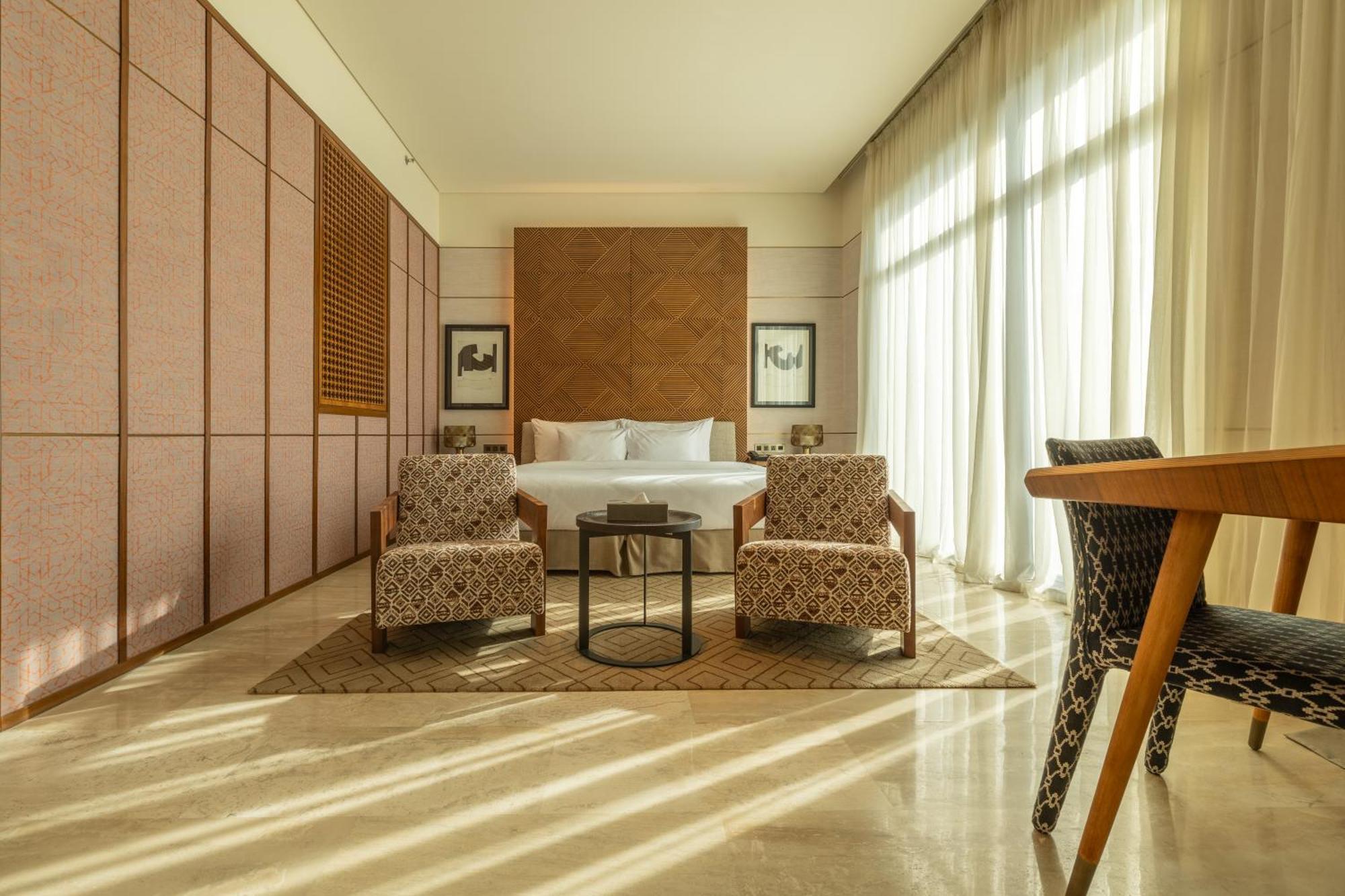 Shirvan Hotel City Yard Jiddah Esterno foto A bedroom at the hotel