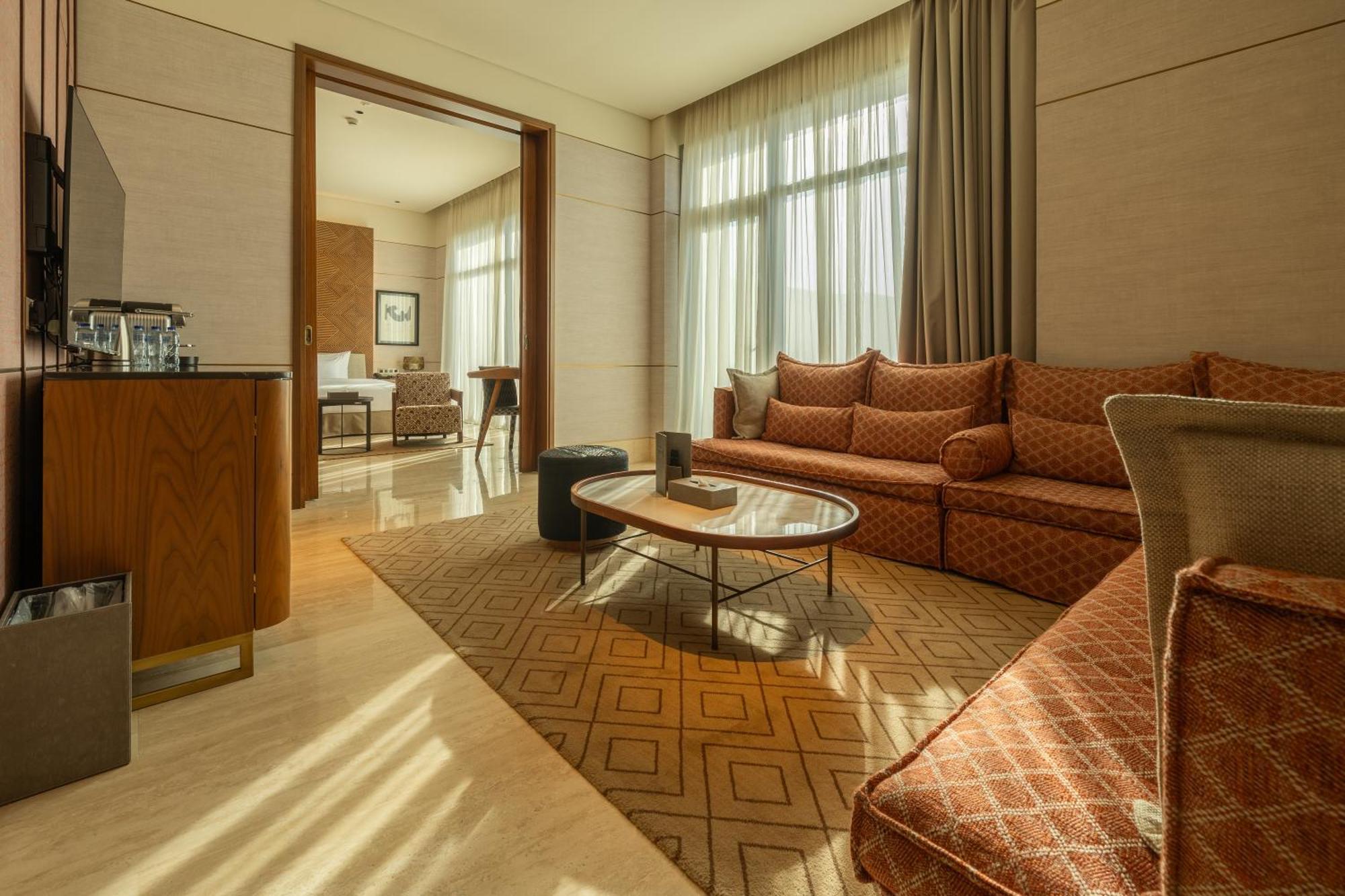 Shirvan Hotel City Yard Jiddah Esterno foto A suite at the Ritz-Carlton, Dubai